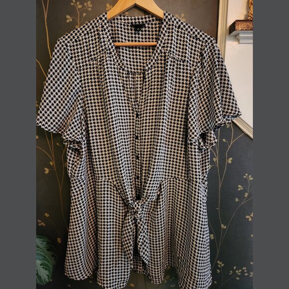 Houndstooth blouse with front tie by Torrid, black and white, size 3 - Picture 1 of 7